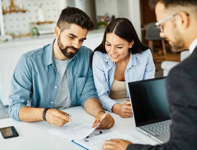 Cannon Insurance Agency advisor walking a Gulf Coast family through their coverage options